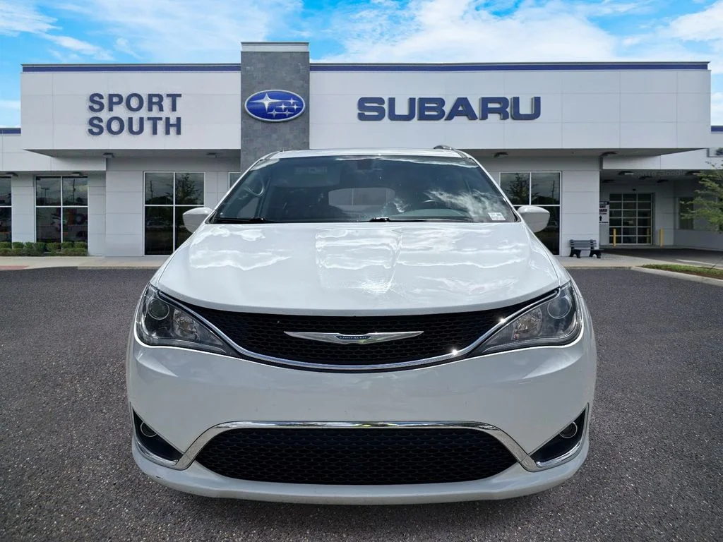 Used 2018 White Chrysler Touring L image 8