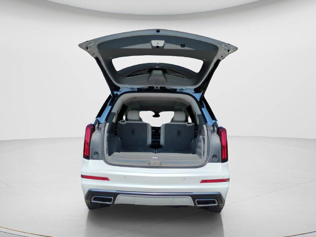 Used 2022 White Cadillac Premium Luxury image 9