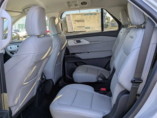 New 2026 Star White Metallic Tri-Coat Ford Active image 14