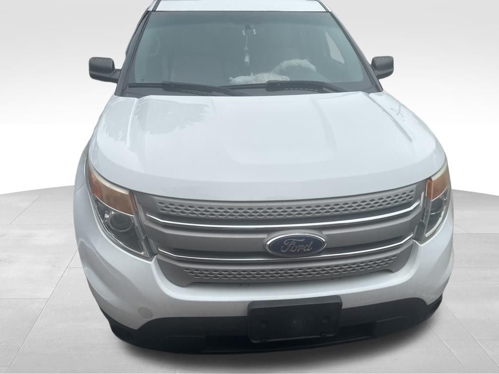 Used 2013 White Ford Base image 23
