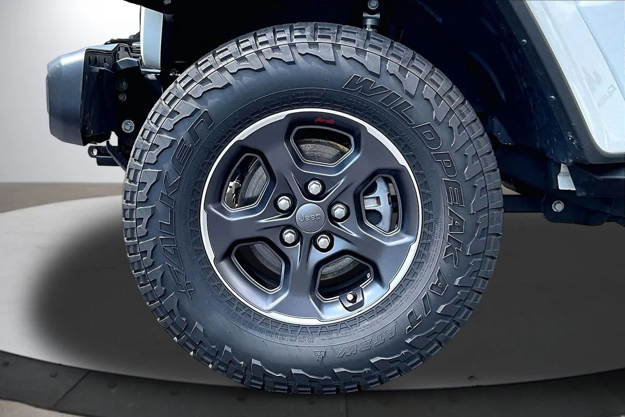 Used 2021 White Jeep Rubicon image 32