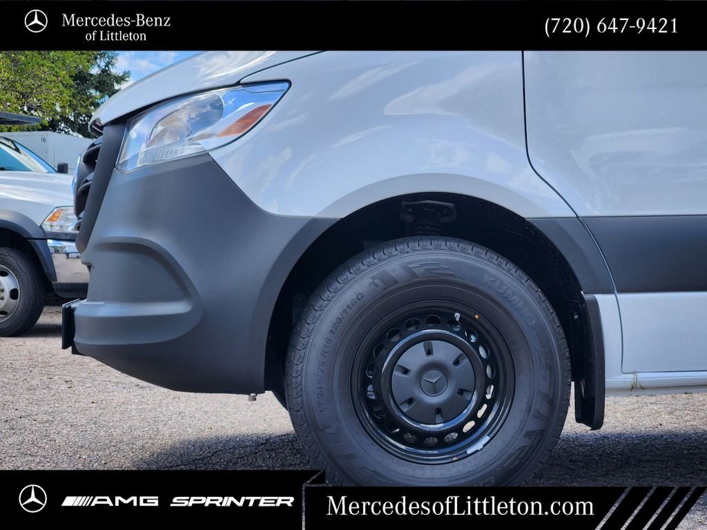 New 2026 Arctic+White Mercedes-Benz Cargo 144 WB image 9