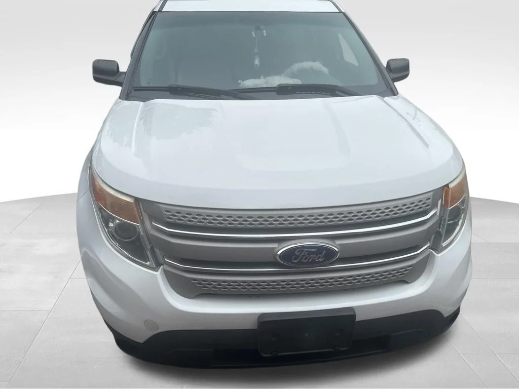 Used 2013 White Ford Base image 23