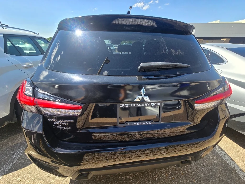 Used 2021 Labrador Black Metallic Mitsubishi LE image 13