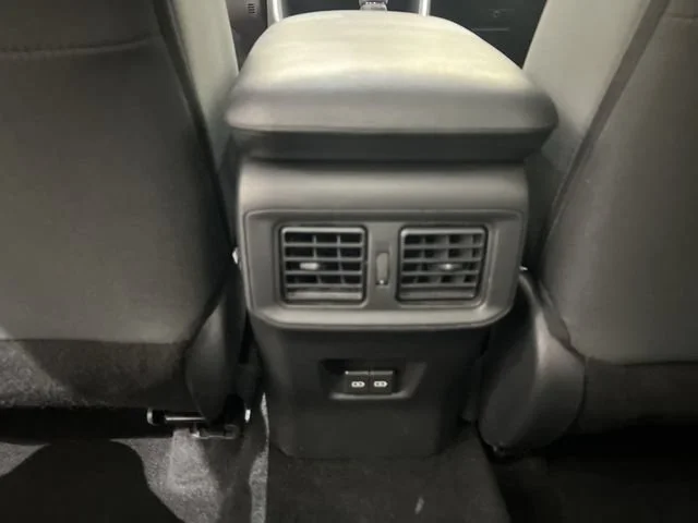 2025 Toyota RAV4 XLE - Photo 21