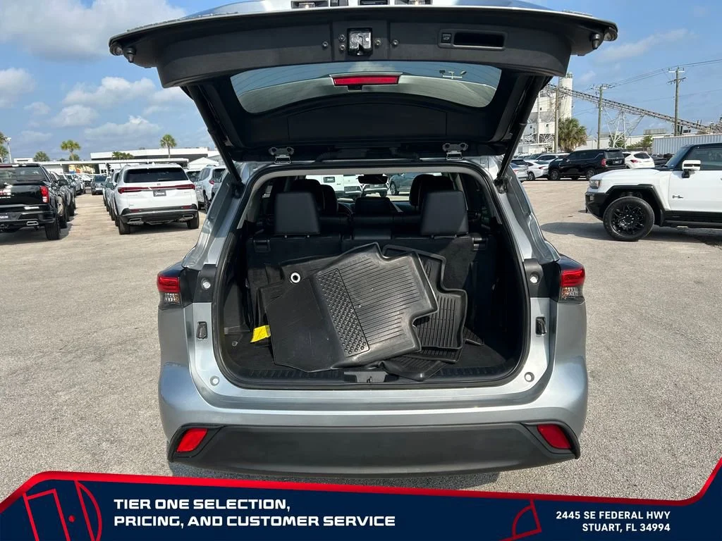Used 2023 Silver Toyota XLE image 10