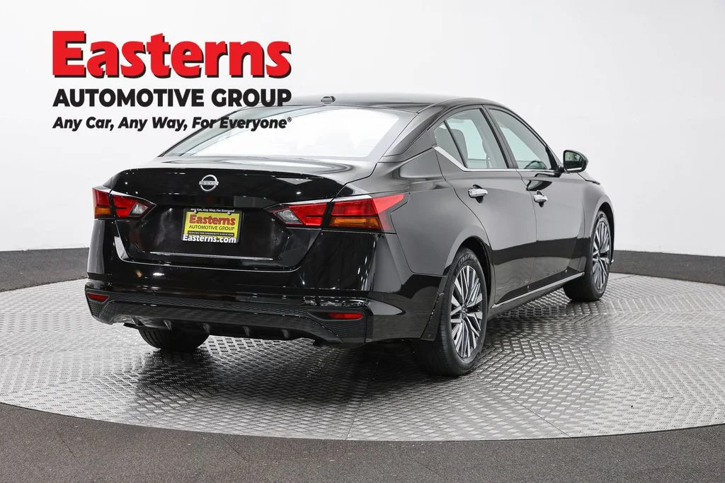 Used 2023 Black Nissan 2.5 SV image 5