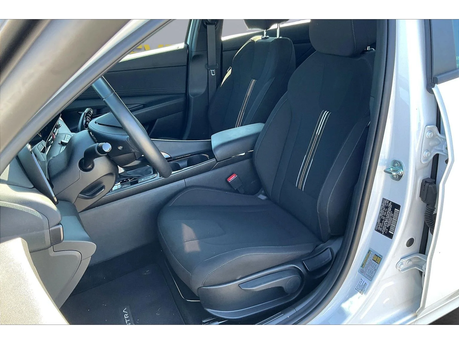 Used 2025  Hyundai SEL Sport image 17