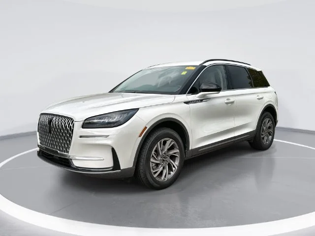 Used 2026 White Lincoln Premiere image 1
