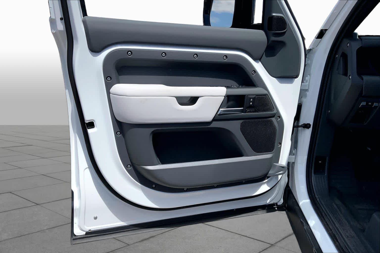New 2026 Fuji White Land Rover S image 10