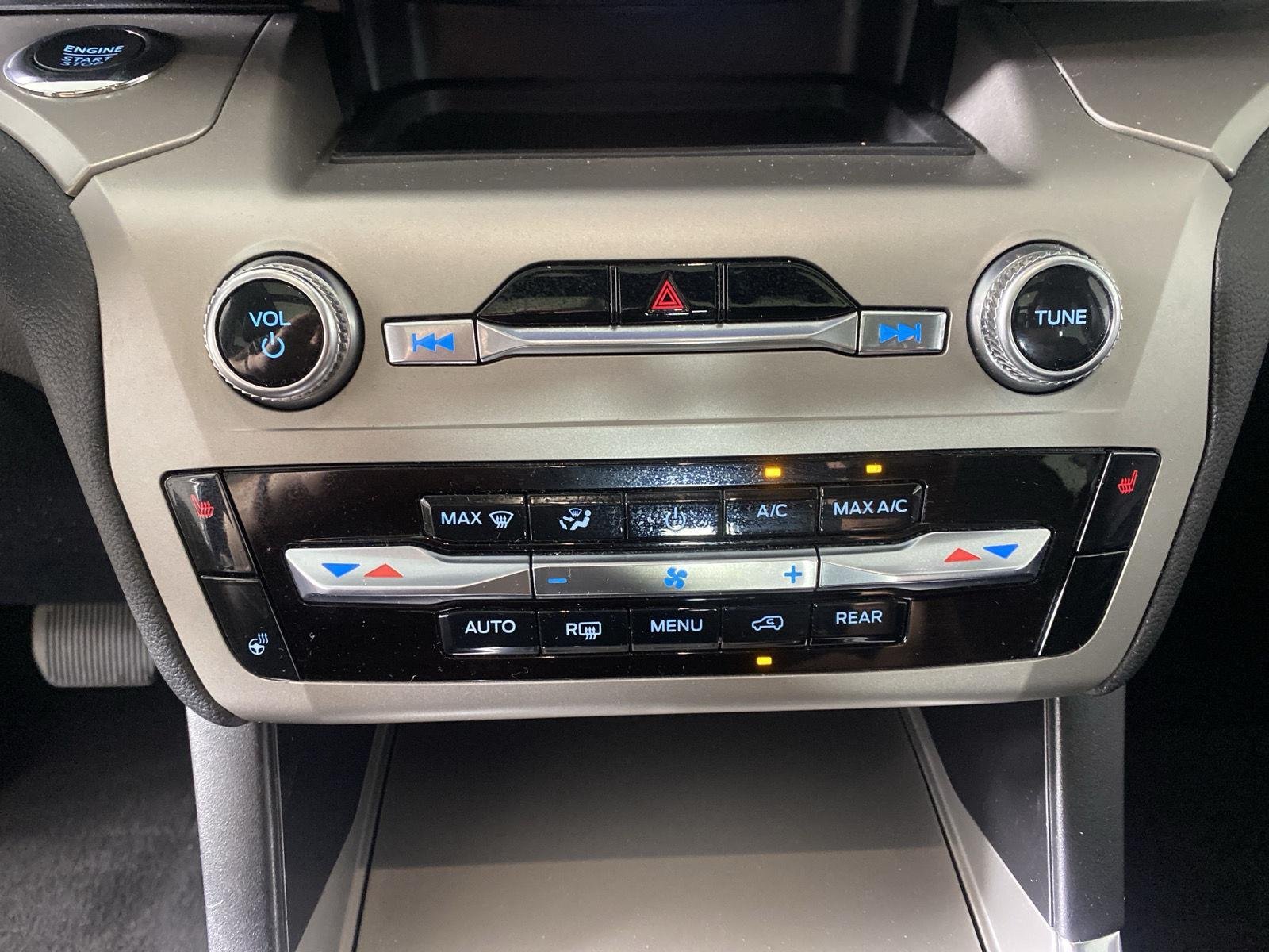 Used 2022 Star White Metallic Tri-Coat Ford XLT image 23