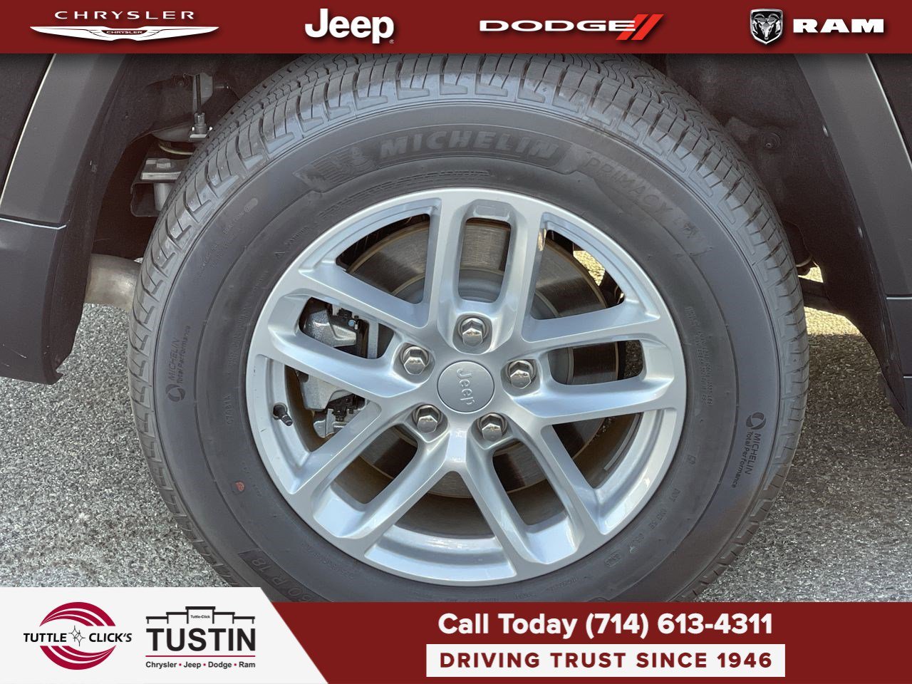 Used 2025 Diamond Black Crystal Pearlcoat Jeep Laredo image 14