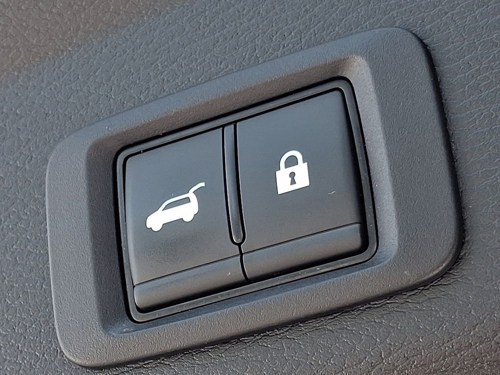 Used 2024 Silver Mitsubishi SEL image 34