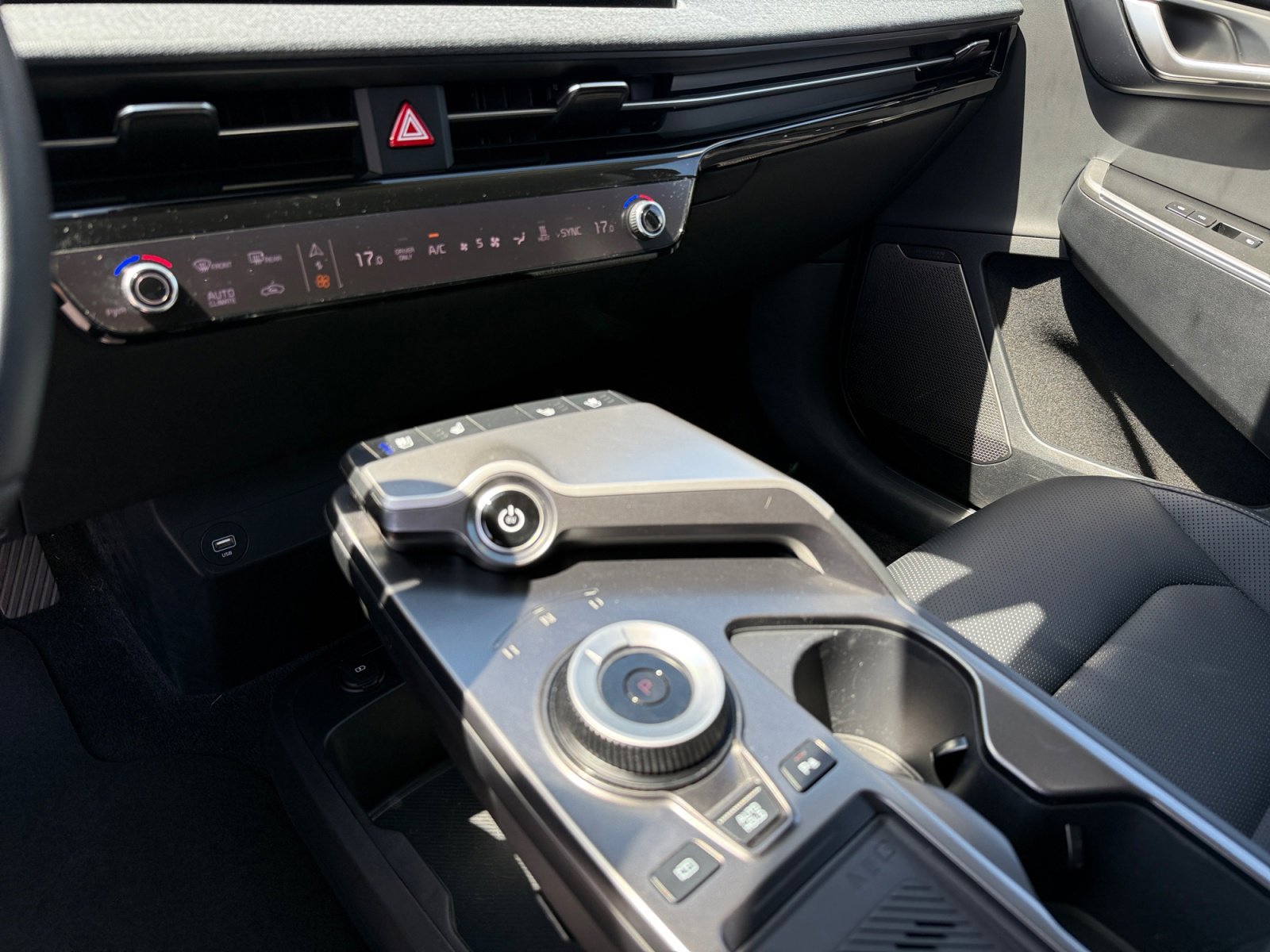 Certified Used 2023 Gray Kia Wind image 13