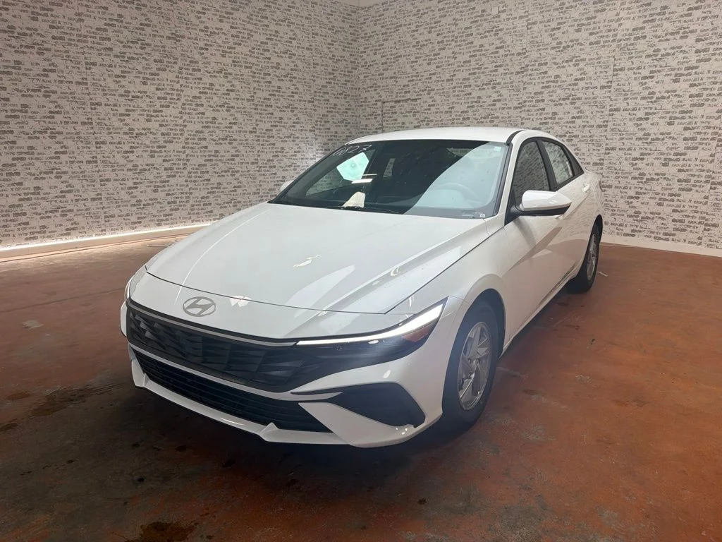 New 2026 Serenity White Hyundai SE image 3