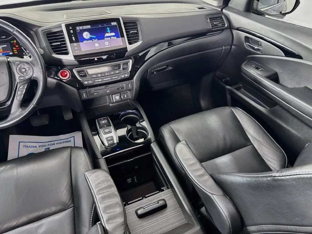 Certified Used 2017 Crystal Black Pearl Honda Touring image 32