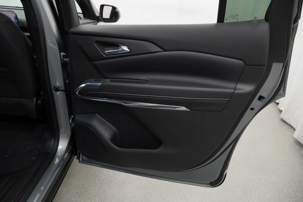 2027 Chevrolet Traverse LT - Photo 26