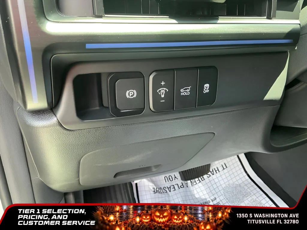 Used 2025 White Hyundai Calligraphy image 23
