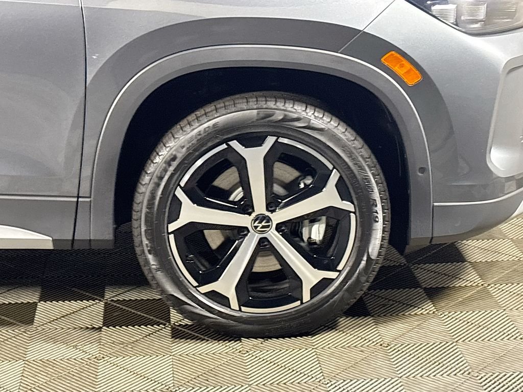 New 2026 Platinum Gray Metallic Volkswagen 2.0T SE image 23