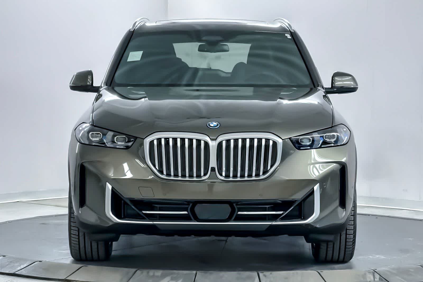 New 2026 Manhattan Green Metallic BMW xDrive50e image 10