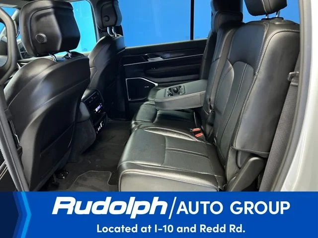 Used 2024 Silver Jeep Base image 23