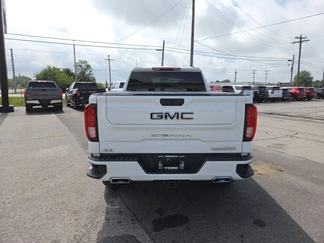 Used 2022 White GMC Elevation image 7