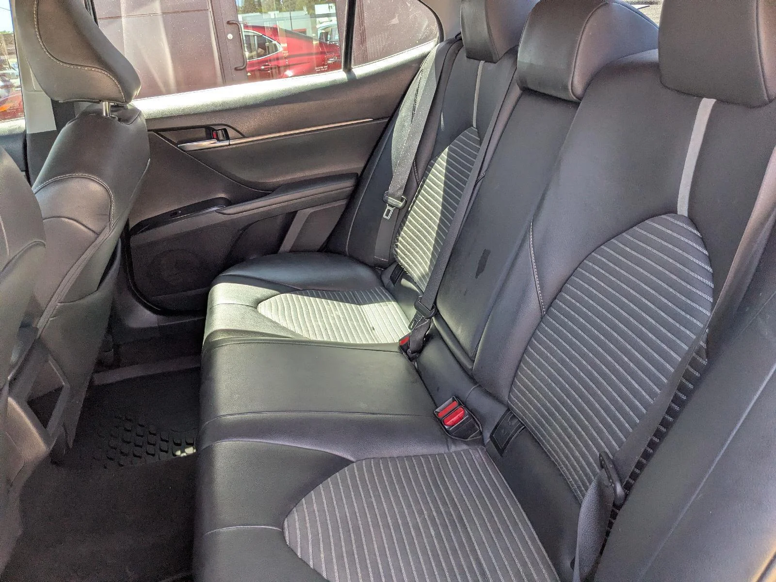 2018 Toyota Camry SE - Photo 12