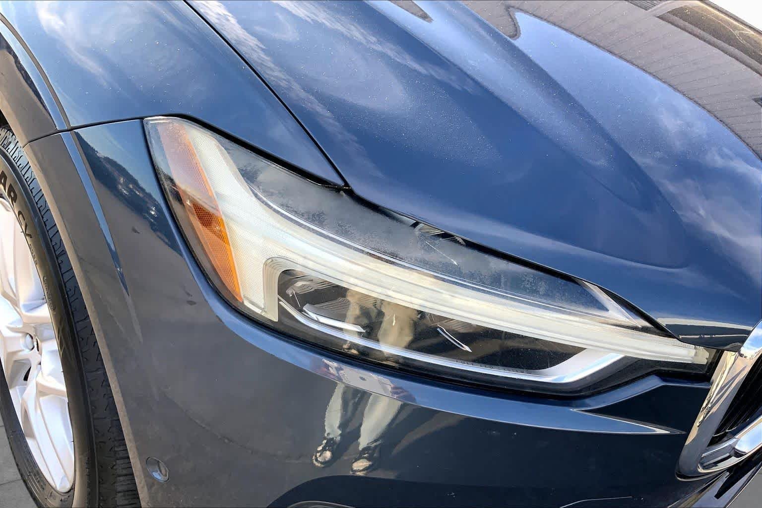 Used 2018 Denim Blue Metallic Volvo Momentum image 6
