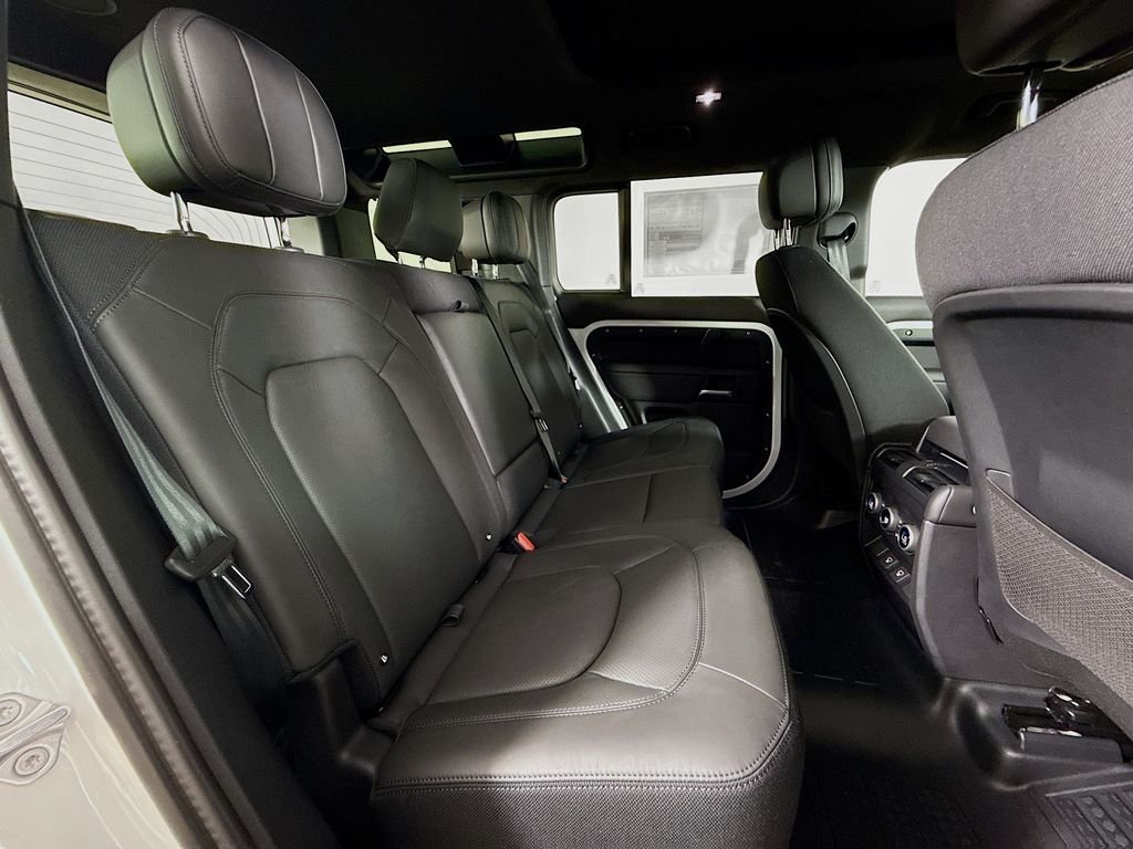 2025 Land Rover Defender V8 - Photo 29