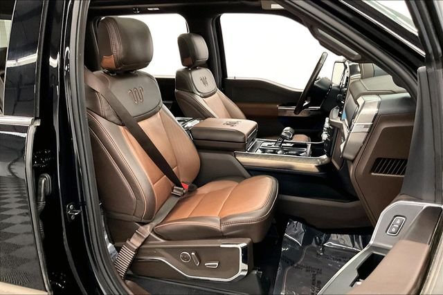 Used 2025 Agate Black Metallic Ford King Ranch image 8