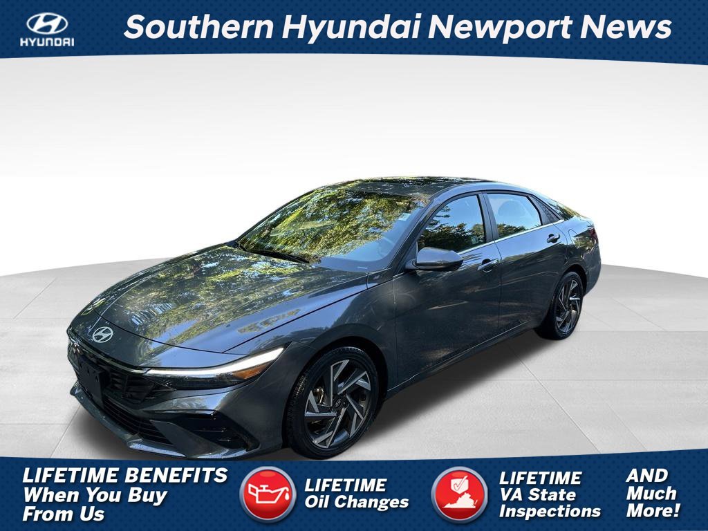 Used 2025 Gray Hyundai SEL Convenience image 1