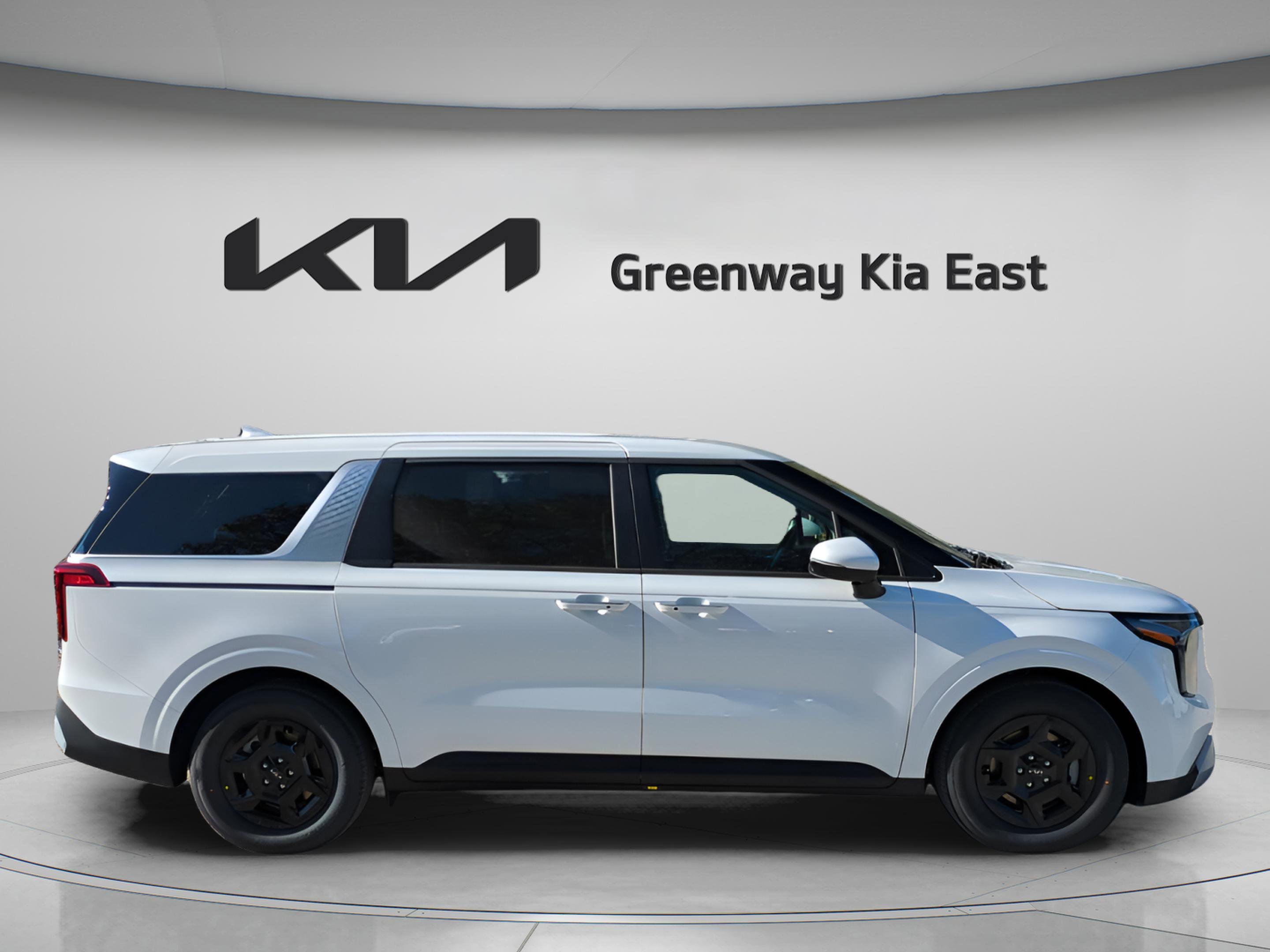 New 2026 Snow White Pearl Kia LXS image 4