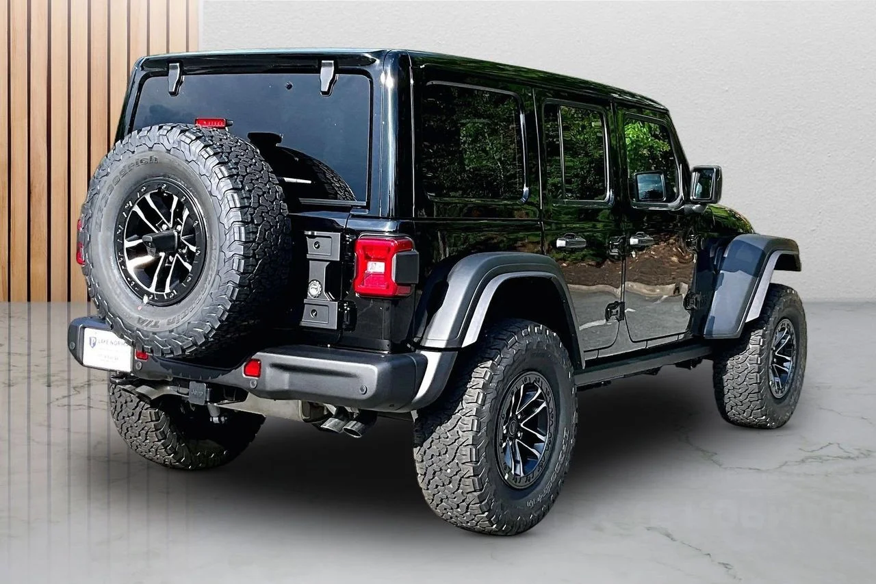 New 2026 Black Clear-Coat Exterior Paint Jeep Moab 392 image 8