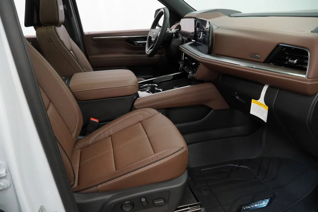 New 2026 Polar White Tricoat Chevrolet High Country image 34