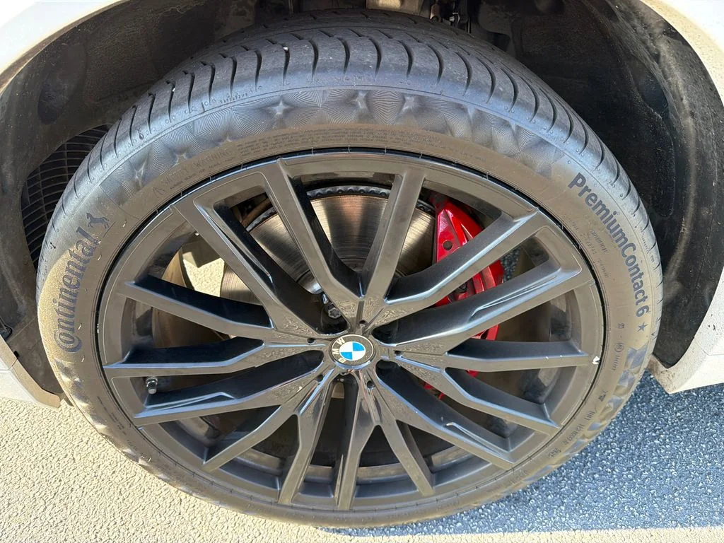 Used 2023 White BMW xDrive40i image 11