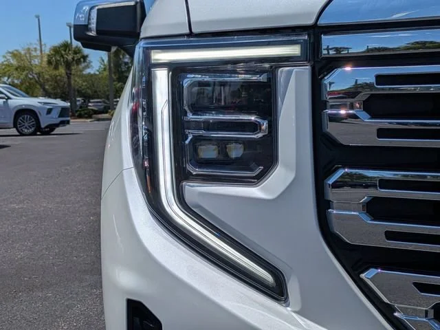 Used 2024 White Frost Tricoat GMC Denali image 11
