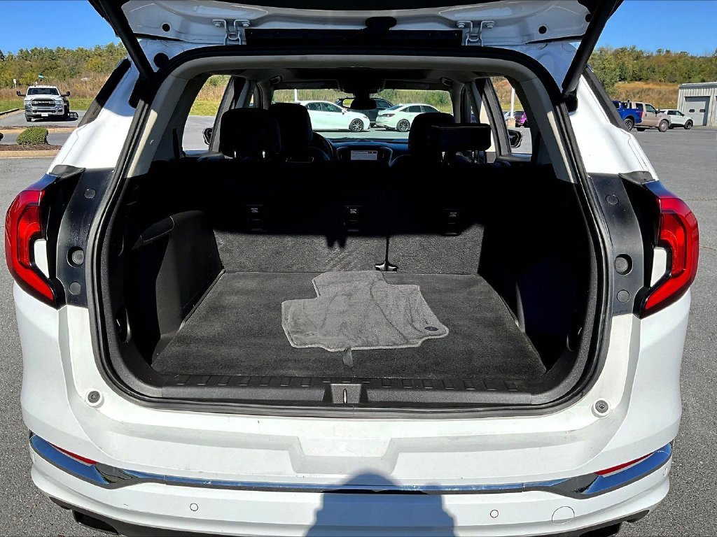 Used 2018 White GMC Denali image 27