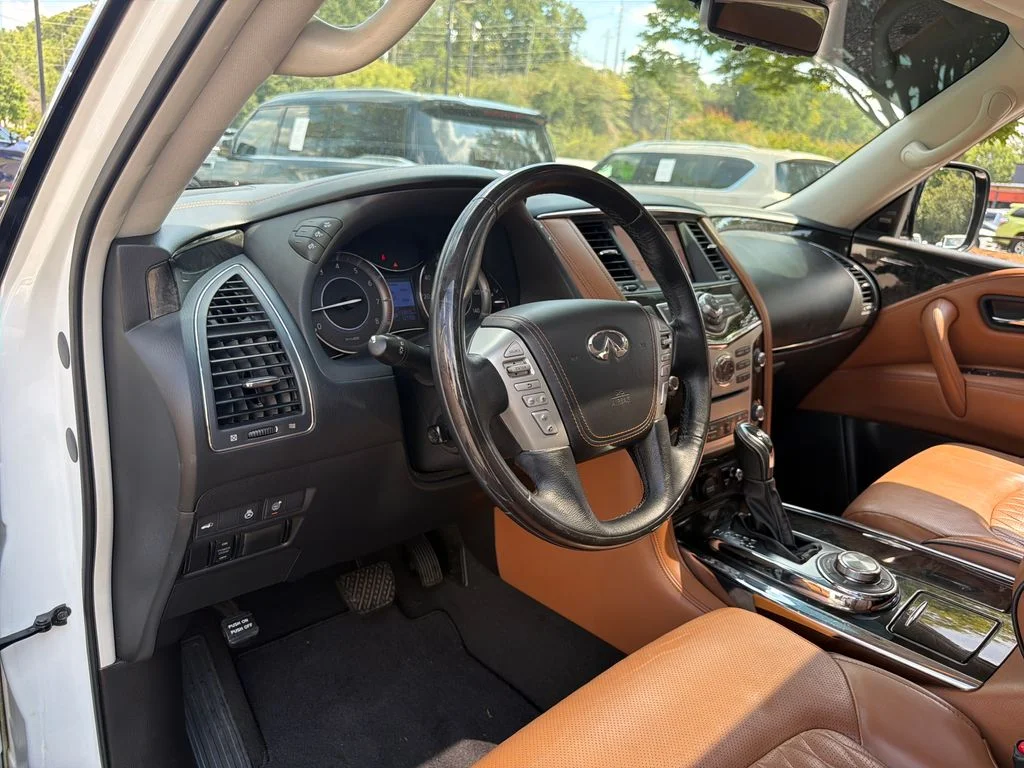 Used 2018 Moonstone White INFINITI  image 27