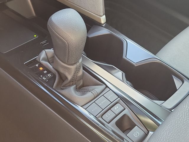 Used 2025 White Toyota LE image 24