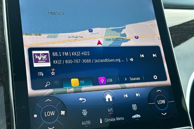 Used 2025  Mercedes-Benz GLC 300 image 17