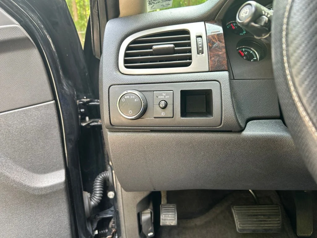 Used 2014 Black GMC Denali image 25