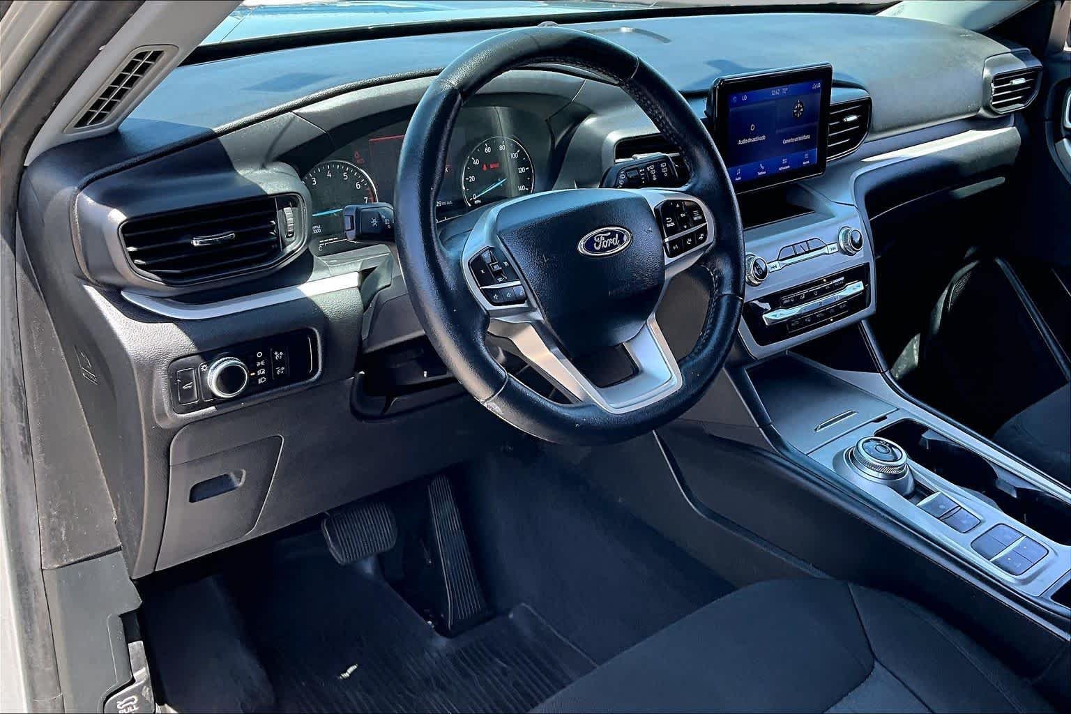 Used 2023 Iconic Silver Ford XLT image 16