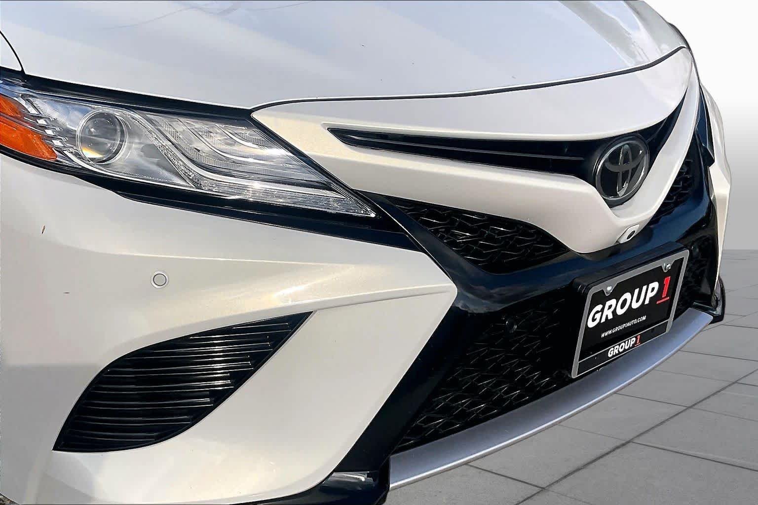 Used 2020 Wind Chill Pearl/Midnight Black Metallic Toyota XSE V6 image 27