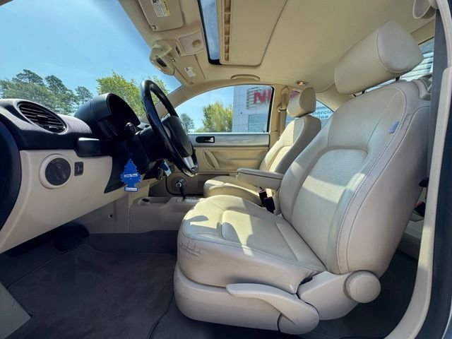 Used 2010 Heaven Blue Metallic Volkswagen 2.5L image 14
