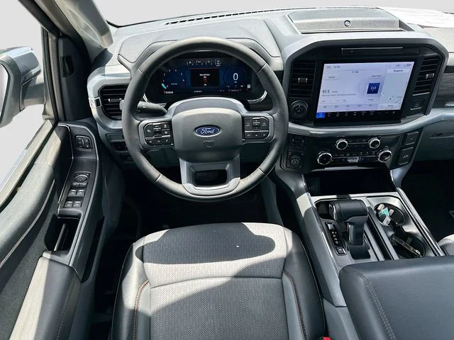 Used 2025 White Ford Lariat image 21