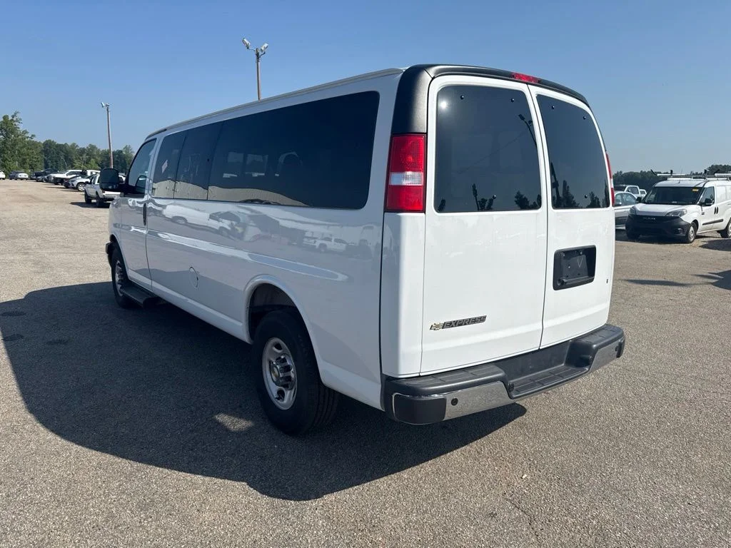 Used 2025 White Chevrolet LT image 3