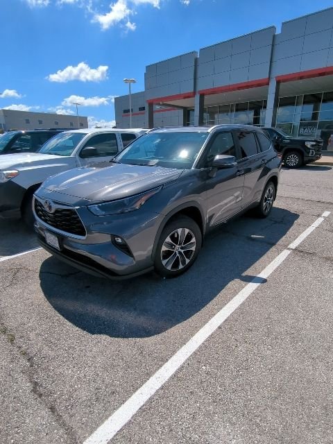 Used 2023 Gray Toyota XLE image 7