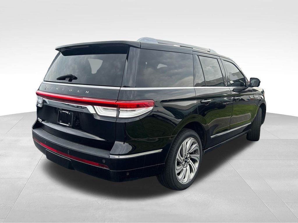 Used 2022 Black Lincoln Reserve image 5