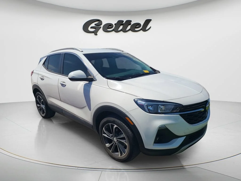 Used 2022 SUMMIT WHITE Buick Select image 2