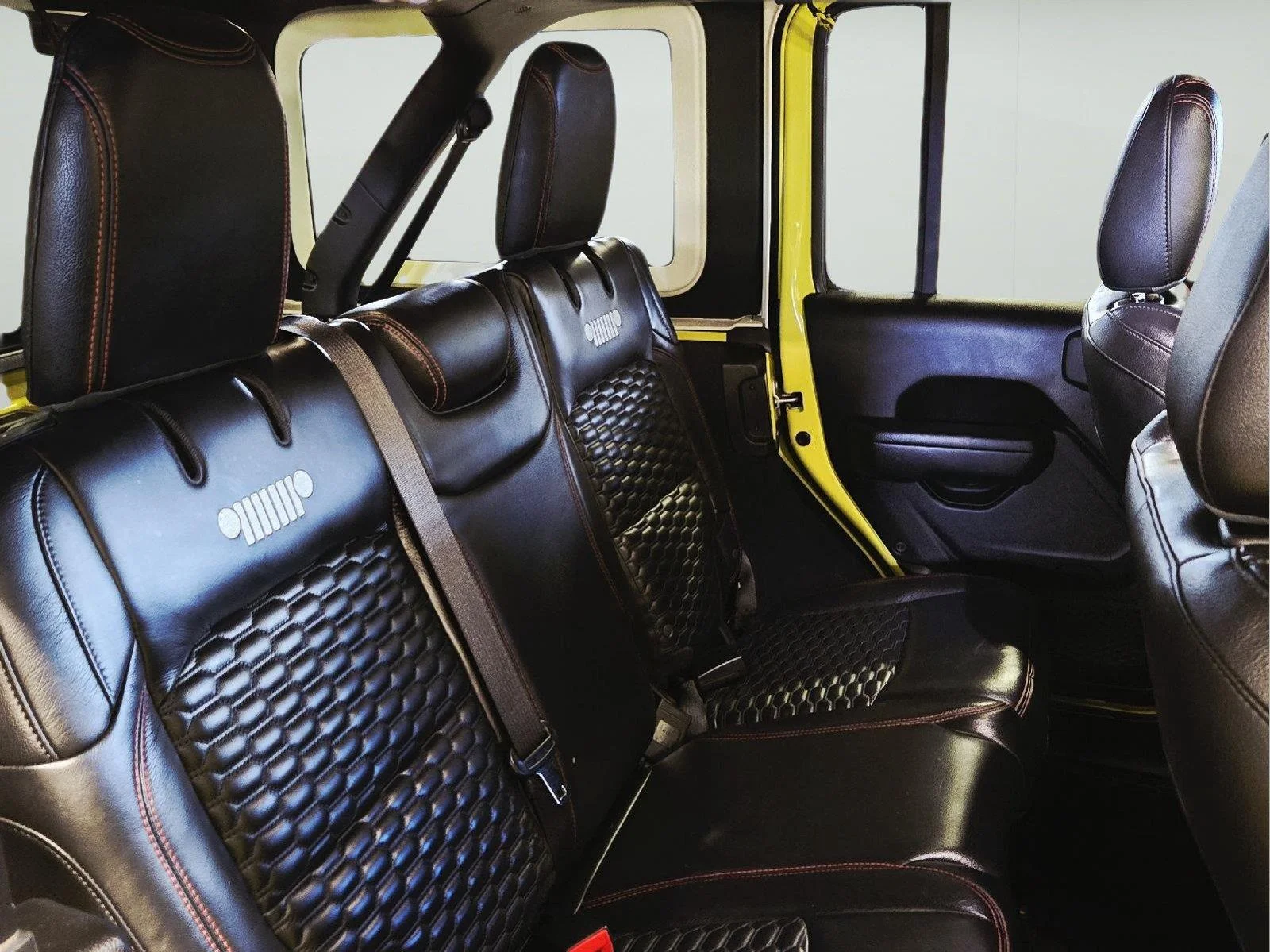 Used 2023 High Velocity Clearcoat Jeep Rubicon image 43